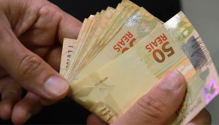 © Marcello Casal JrAgência Brasil Benefícios sociais garantem rendimento médio recorde de R$ 836 em 2024